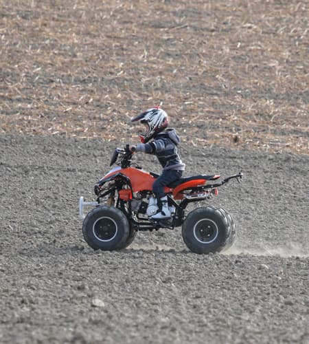 Quads pour enfants sécurisés et adaptés